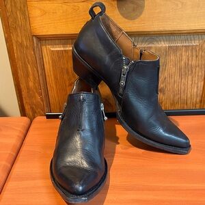 Women’s Frye Black Leather Ankle Boots Size 9B